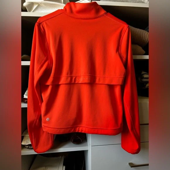 LULULEMON Ventilating UV
Protection Running jacket 
Solar Orange - Picture 2 of 7